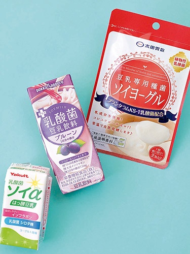 左から、「乳酸菌ソイα」「プラス乳酸菌豆乳飲料 プルーン」「豆乳専用種菌 ソイヨーグル2包」