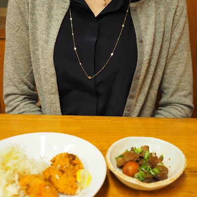 手塚宏美さん（仮名、39歳）<br>昭和の香りが漂う大衆居酒屋がなぜか似合う女性です