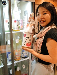 日本酒の蔵元が手掛けたという各種リキュールも飲み比べし放題。レモンなどの定番はもちろん、かきや栗、かぼちゃなどを使った珍しい和風リキュールも揃っています。