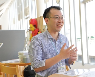 数学の授業を担当する小田敏弘先生。豊島区で算数・数学塾を運営している