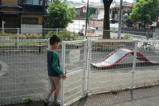 日本でも幼児向け遊具を柵で囲む公園は増えてきている（画像提供／清永奈穂）