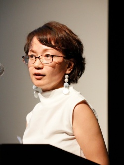 2019年5月17日に開催したWOMAN EXPO TOKYO 2019、「日経xwomanアカデミー」で講演するワリスの小崎亜依子さん