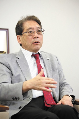 校長の畠山武先生。埼玉県内の私立学校の教諭・教頭を経て、2015年4月より同校の校長を務める