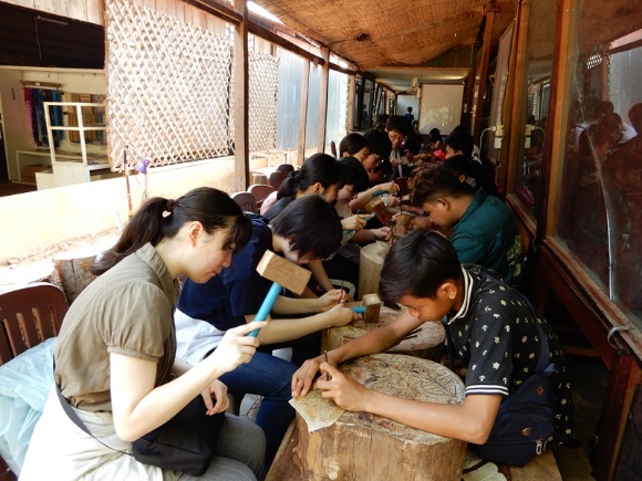 カンボジアの伝統芸能「スバエク（影絵）」を孤児院の子どもたちから学んだ