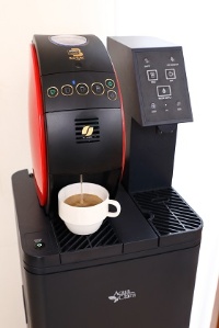ボタン一つで飲み頃のコーヒーが。忙しい朝にはうれしいことです