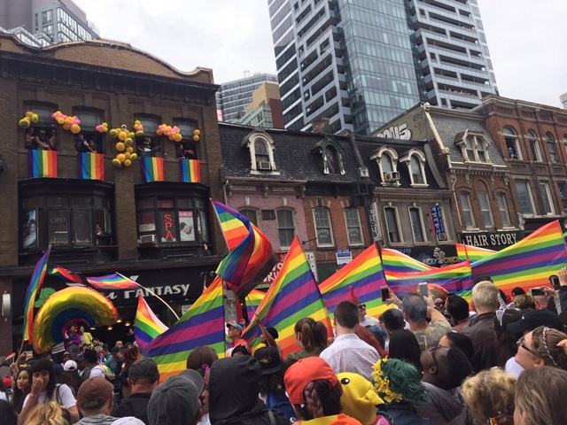 トロントでは北米最大級のLGBTQの祭典　プライドパレードが行われます