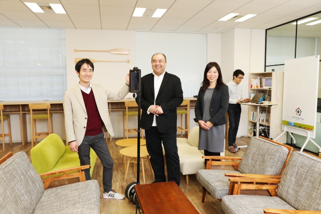左から、常務取締役COOの中村研太さん、People Divisionマネージャーの下司剛義さん、People Division有馬さよ子さん