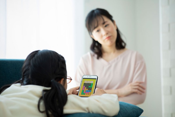 子どもがゲームに夢中になっているのも、「探究」の状態(写真はイメージ)
