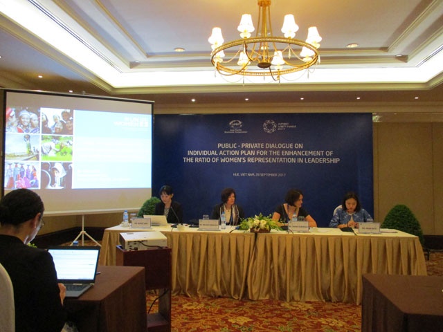 APEC女性と経済「官民対話フォーラム」（9月末、ベトナムのフエで開催）。左端が著者
