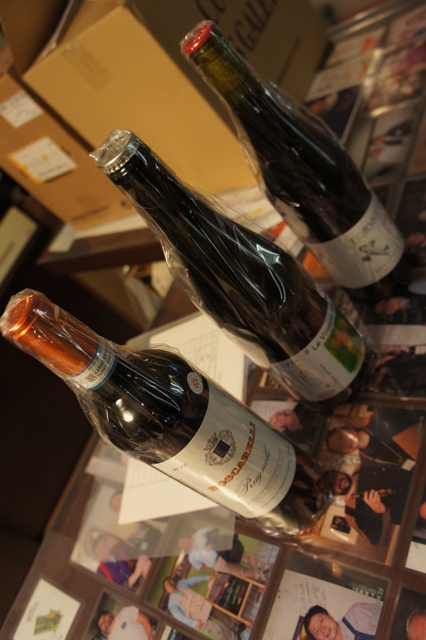 沼田さんが長男のために選んでくれた3本。おいしいワインは佇まいも美しい