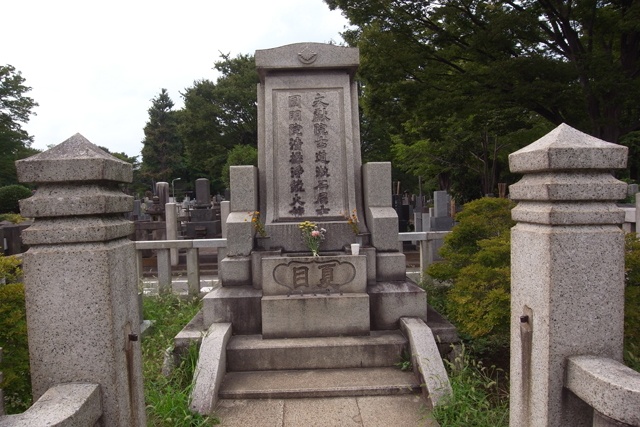 雑司ケ谷霊園の夏目漱石の墓所。Kの墓があったとされるのもこの霊園