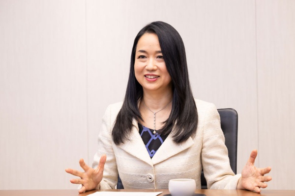 伊達美和子/森トラスト代表取締役社長 聖心女子大学文学部卒業、慶応義塾大学大学院政策・メディア研究科修了。森グループ創業者の故・森泰吉郎氏を祖父に持つ。総合コンサルティング会社を経て、1998年に森トラストに入社。取締役、常務、専務を経て、2016年に父の森章氏(現会長)の後継者として代表取締役社長に就任。森トラスト・ホテルズ&リゾーツ代表取締役社長を兼任し、都市開発のほかにホテル事業も幅広く展開している。子ども1人を育て中。