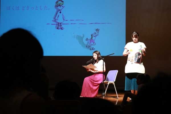 石川県白山市で開催された「マザーズコーチングスクール」代表講演イベントのオープニングに登壇し、コーチング絵本の読み聞かせを実施