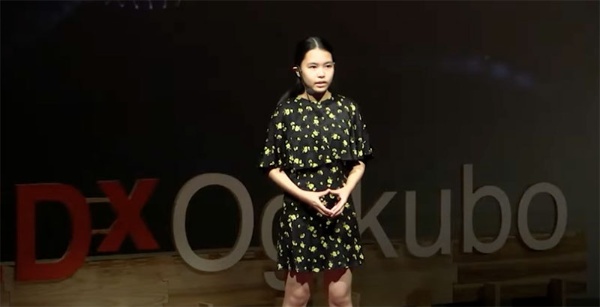 「TEDx Ogikubo」に登壇した中学生の一人、渋谷教育学園渋谷中学校の清水麻莉花（14歳）さん。緊急事態宣言下のため無観客ではあったが、8分間、堂々と英語で『持続可能な未来』をテーマにスピーチを披露した