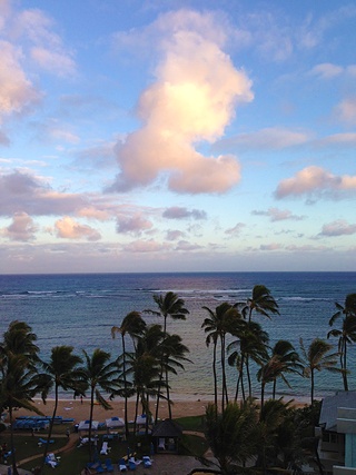 新しい働き方を考えている頃、家族みんなで出かけたハワイの空。実に味わい深い心持ちでした…。