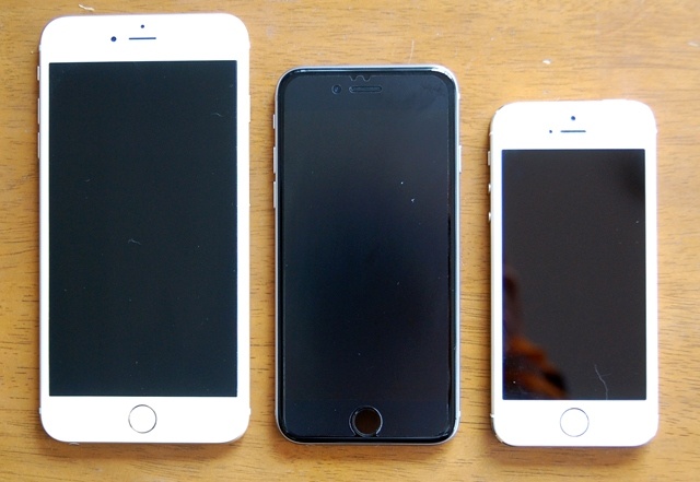左から順に、iPhone 6 Plus、iPhone 6、iPhone 5s
