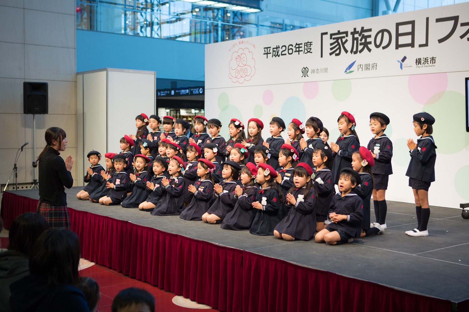フォーラムのオープニングでは、願成寺附属ばらの幼稚園の園児が合唱を披露