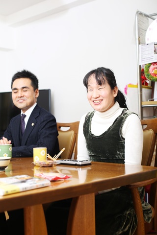 誠さんの奥さん、亜矢子さん（右）