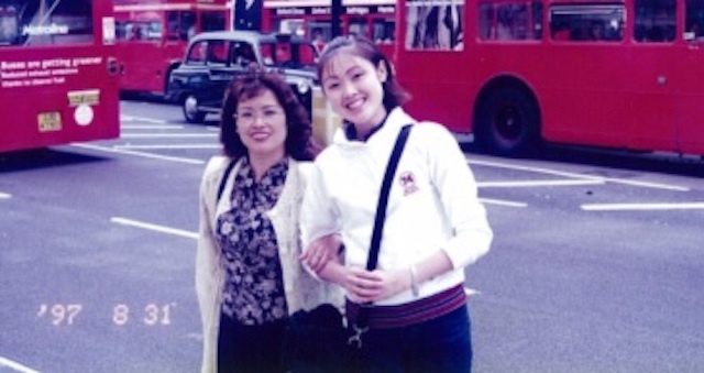 母と17歳のとき、留学先のロンドンで