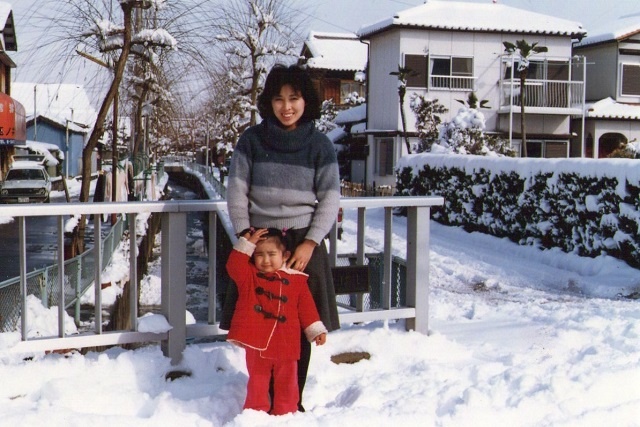 地方から上京して、服飾デザイナーとなった白木さんの母。「自分の夢をかなえて、自立して働いていた姿に、すごく私自身も励まされました」と白木さん