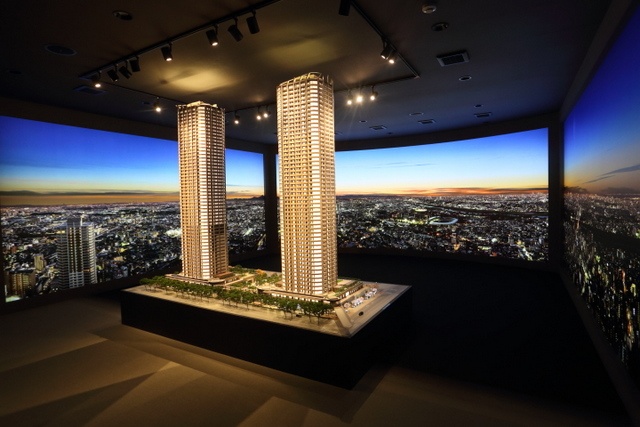 パークシティ 武蔵小杉 ザ ガーデンの模型。モデルルームには暮らしをイメージできるさまざまな展示があります