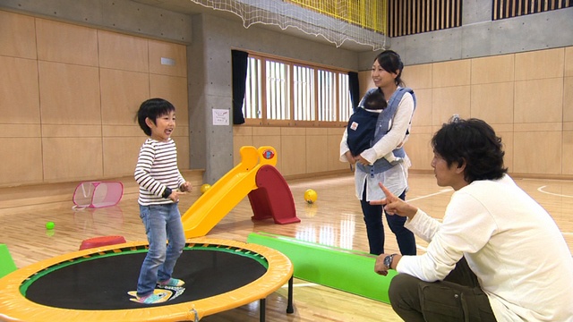 町田駅から徒歩圏に出来た「子どもセンターまあち」。乳幼児ルームのほか、音楽スタジオ、ダンススタジオ、学習スペース、少人数が集えるスペースが用意されている