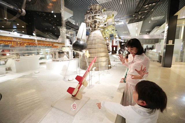 2階　日本の宇宙開発の始まり「ペンシルロケット」「ベビー型ロケット」も展示されています。その小ささにびっくり！

