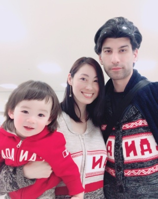 「『CANADA』と入ったおそろいのセーターは、夫の両親が日本に遊びに来たときのおみやげです」



