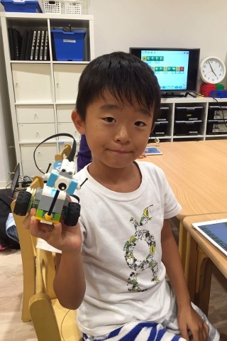プログラミングが好きな粟生さんの長男（小3）。将来はゲームクリエイターになるのが夢